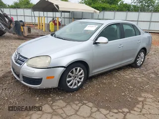 2008 Volkswagen Jetta SE z VIN 3VWRM71K38M043595, wystawiony jako IAAI lot #42169173 z przebiegiem 383 659 mil mil oraz . Historia ofert i sprzedaży dostępna na DreamBid. Obrazek 2.