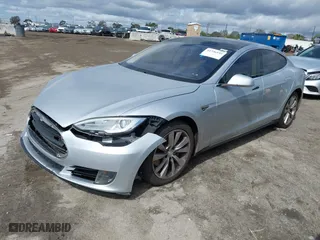 2013 Tesla Model S with VIN 5YJSA1CN9DFP27552, listed as a IAAI auction lot 41736194 with 131075 miles. Bid and sale history available at carsss.com. Image 21.