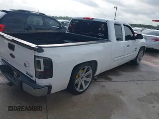 2013 Chevrolet Silverado 1500 LT with VIN 1GCRCSE05DZ366248, listed as a IAAI auction lot 42122068 with 233,316 mi miles and . Bid and sale history available at DreamBid. Image 4.