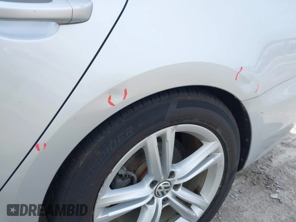 2015 Volkswagen Passat SE z VIN 1VWBV7A34FC085960, wystawiony jako IAAI lot #41464038 z przebiegiem 85 312 mil mil oraz . Historia ofert i sprzedaży dostępna na DreamBid. Obrazek 14.