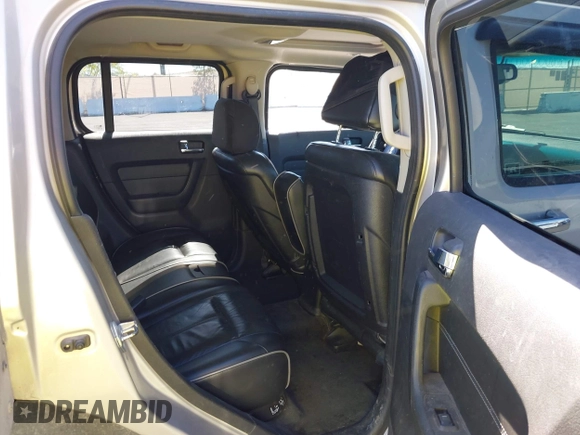 2007 Hummer H3 SUV with VIN 5GTDN13E178197698, listed as a IAAI auction lot 42153746 with 215,605 mi miles. Bid and sale history available at carsss.com. Image 8.