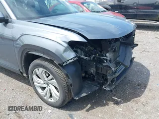 2022 Volkswagen Atlas SE z VIN 1V2JR2CA7NC523045, wystawiony jako IAAI lot #42072173 z przebiegiem 49 943 mil mil oraz . Historia ofert i sprzedaży dostępna na DreamBid. Obrazek 6.