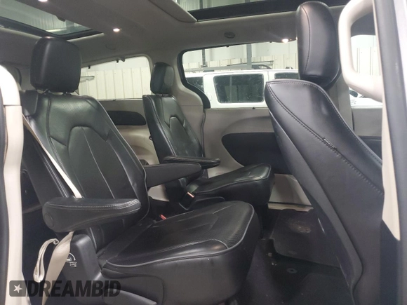2017 Chrysler Pacifica Limited z VIN 2C4RC1GG6HR753623, wystawiony jako Copart lot #56706795 z przebiegiem 94 331 mil mil oraz Szkoda całkowita • Salvage title. Historia ofert i sprzedaży dostępna na DreamBid. Obrazek 11.