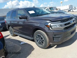 2024 Ford Expedition XLT z VIN 1FMJU1J82REA54818, wystawiony jako IAAI lot #42785765 z przebiegiem 33 983 mil mil oraz . Historia ofert i sprzedaży dostępna na DreamBid. Obrazek 1.