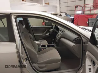2010 Toyota Camry z VIN 4T4BF3EK4AR021612, wystawiony jako IAAI lot #41308791 z przebiegiem 329 133 mil mil oraz . Historia ofert i sprzedaży dostępna na DreamBid. Obrazek 5.