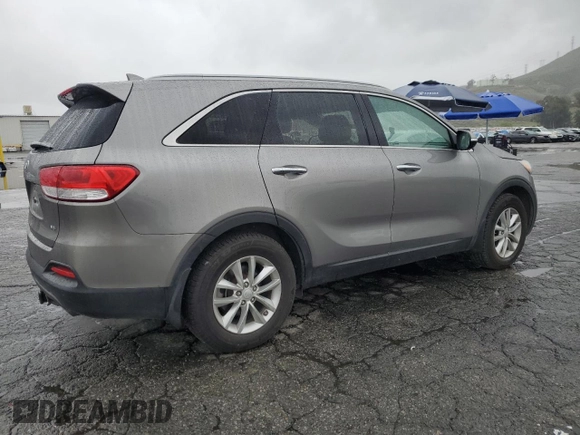 2016 Kia Sorento LX z VIN 5XYPGDA57GG162692, wystawiony jako Copart lot #49185585 z przebiegiem 134 152 mil mil oraz Szkoda całkowita • Salvage title. Historia ofert i sprzedaży dostępna na DreamBid. Obrazek 3.