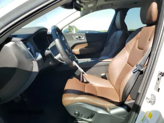 2020 Volvo XC60 Momentum z VIN YV4A22RK2L1589126, wystawiony jako Copart lot #51735925 z przebiegiem 42 212 mil mil oraz Szkoda całkowita • Salvage title. Historia ofert i sprzedaży dostępna na DreamBid. Obrazek 7.