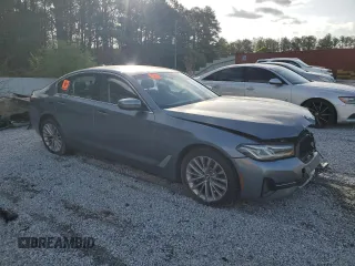 2021 BMW 5 Series 530i z VIN WBA53BH08MCF44747, wystawiony jako Copart lot #49928735 z przebiegiem Nie podano mil oraz Czysty tytuł • Clean title. Historia ofert i sprzedaży dostępna na DreamBid. Obrazek 4.