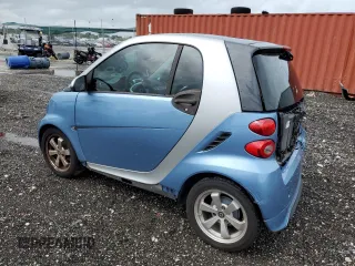 2013 Smart fortwo Pure z VIN WMEEJ3BA7DK599596, wystawiony jako Copart lot #73166994 z przebiegiem 110 919 mil mil oraz Szkoda całkowita • Salvage title. Historia ofert i sprzedaży dostępna na DreamBid. Obrazek 2.