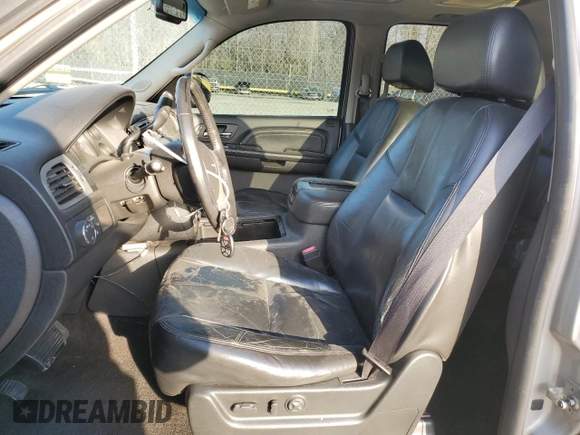 2008 GMC Yukon Denali z VIN 1GKFK63828J227662, wystawiony jako Copart lot #49750375 z przebiegiem 21 720 mil mil oraz Szkody całkowita. Historia ofert i sprzedaży dostępna na DreamBid. Obrazek 7.