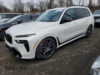 2023 BMW X7 M60i z VIN 5UX33EM07P9P54139, wystawiony jako Copart lot #51935415 z przebiegiem 15 174 mil mil oraz Szkody całkowita. Historia ofert i sprzedaży dostępna na DreamBid. Obrazek 1.