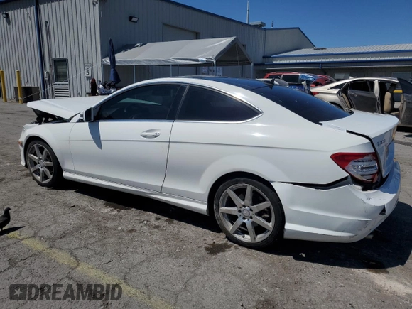 2013 Mercedes-Benz C 250 с VIN WDDGJ4HB7DF986032, выставлен на аукционе Copart как лот 56577835 с пробегом 84 552 миль миль и Списание • Salvage title. История ставок и продаж доступна на DreamBid. Изображение 2.