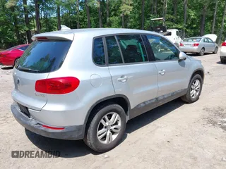 2012 Volkswagen Tiguan SE z VIN WVGAV7AX8CW542695, wystawiony jako IAAI lot #42270445 z przebiegiem 125 419 mil mil oraz . Historia ofert i sprzedaży dostępna na DreamBid. Obrazek 4.