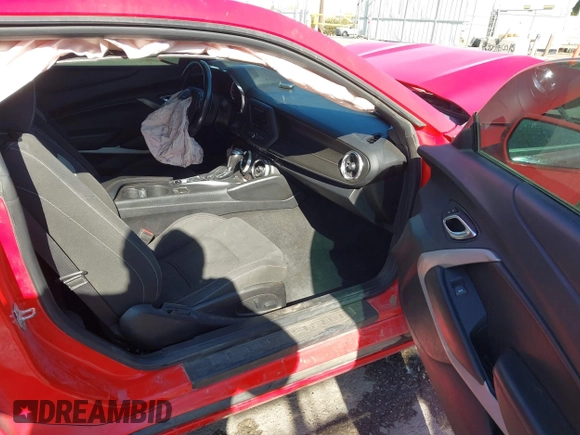 2020 Chevrolet Camaro 1LS z VIN 1G1FB1RX2L0122611, wystawiony jako IAAI lot #41835572 z przebiegiem 111 175 mil mil oraz . Historia ofert i sprzedaży dostępna na DreamBid. Obrazek 5.