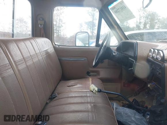1987 Ford F-150 with VIN 1FTDF15Y2HNB10843, listed as a IAAI auction lot 41017280 with 25,203 mi miles. Bid and sale history available at carsss.com. Image 5.