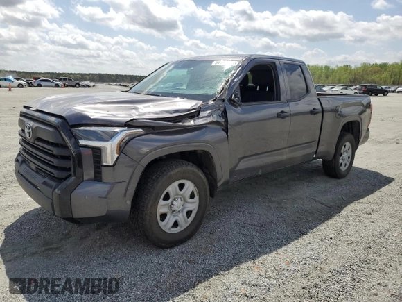 2022 Toyota Tundra SR z VIN 5TFKB5DA7NX047592, wystawiony jako Copart lot #51610295 z przebiegiem 50 737 mil mil oraz Szkoda całkowita • Salvage title. Historia ofert i sprzedaży dostępna na DreamBid. Obrazek 1.