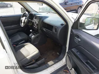 2014 Jeep Patriot Sport with VIN 1C4NJPBBXED671220, listed as a IAAI auction lot 42163245 with 216,848 mi miles. Bid and sale history available at carsss.com. Image 5.