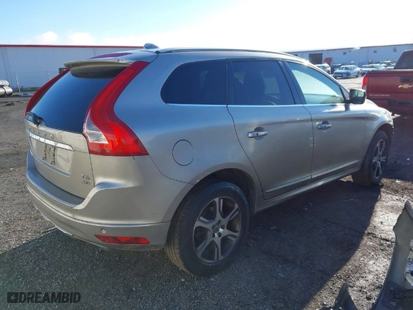 2015 Volvo XC60 T6 Platinum with VIN YV4902RM4F2733932, listed as a IAAI auction lot 41321986 with 103,845 mi miles. Bid and sale history available at carsss.com. Image 4.