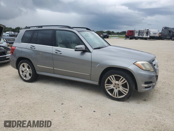2013 Mercedes-Benz GLK 350 with VIN WDCGG8JB7DF985533, listed as a Copart auction lot 73733944 with Not Provided miles and Salvage Title. Bid and sale history available at DreamBid. Image 4.