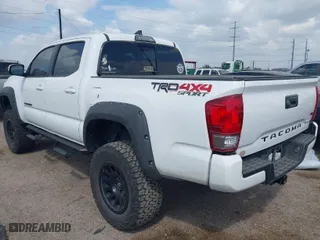 2017 Toyota Tacoma SR5 with VIN 5TFCZ5AN1HX116806, listed as a IAAI auction lot 41839628 with 90,197 mi miles. Bid and sale history available at carsss.com. Image 3.