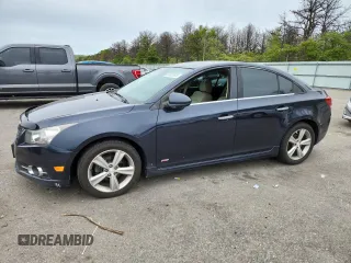 2014 Chevrolet Cruze 2LT z VIN 1G1PE5SB6E7255321, wystawiony jako Copart lot #58632925 z przebiegiem 178 741 mil mil oraz Czysty tytuł • Clean title. Historia ofert i sprzedaży dostępna na DreamBid. Obrazek 1.