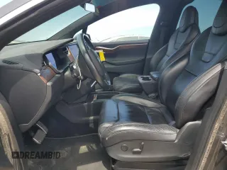 2017 Tesla Model X 90D z VIN 5YJXCDE21HF056145, wystawiony jako Copart lot #55128995 z przebiegiem 86 314 mil mil oraz Szkody całkowita. Historia ofert i sprzedaży dostępna na DreamBid. Obrazek 7.