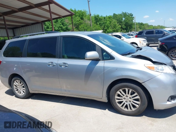 2015 Toyota Sienna XLE with VIN 5TDYK3DC0FS555636, listed as a IAAI auction lot 42099577 with 114,975 mi miles. Bid and sale history available at carsss.com. Image 13.