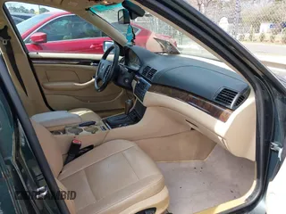 2004 BMW 3 Series 325i with VIN WBAET37424NJ96343, listed as a IAAI auction lot 41721056 with 186,848 mi miles. Bid and sale history available at carsss.com. Image 5.