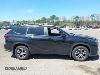 2023 Toyota Highlander L z VIN 5TDKDRBH2PS018091, wystawiony jako IAAI lot #42060302 z przebiegiem 26 267 mil mil oraz . Historia ofert i sprzedaży dostępna na DreamBid. Obrazek 13.