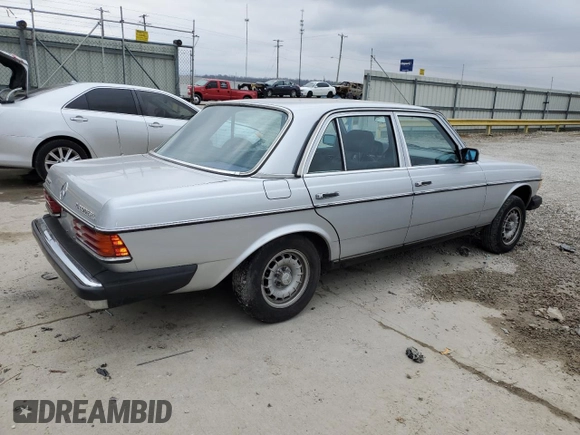 1983 Mercedes-Benz 300 D с VIN WDBAB33A6DB021786, выставлен на аукционе Copart как лот 48110185 с пробегом 152 934 миль миль и На запчасти • Non repairable. История ставок и продаж доступна на DreamBid. Изображение 3.
