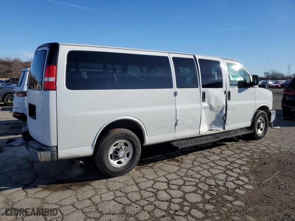 2019 Chevrolet Express Passenger LT with VIN 1GAZGPFG4K1184056, listed as a Copart auction lot 49268935 with 293,607 mi miles and Clean Title. Bid and sale history available at carsss.com. Image 3.
