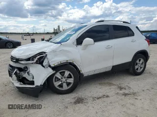 2020 Chevrolet Trax LT z VIN KL7CJLSB1LB043942, wystawiony jako Copart lot #56484905 z przebiegiem 35 800 mil mil oraz Szkody całkowita. Historia ofert i sprzedaży dostępna na DreamBid. Obrazek 1.