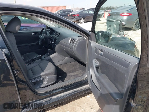 2012 Volkswagen Jetta SE with VIN 3VWDX7AJ7CM397301, listed as a IAAI auction lot 41893928 with 181,212 mi miles and . Bid and sale history available at DreamBid. Image 5.