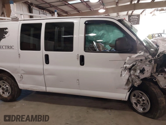 2020 GMC Savana Cargo Van with VIN 1GTW7AFP2L1273696, listed as a IAAI auction lot 41260652 with 73,307 mi miles. Bid and sale history available at carsss.com. Image 14.