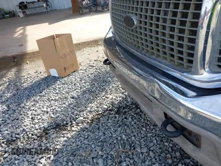 2000 Ford Excursion Limited с VIN 1FMNU42S2YEE35113, выставлен на аукционе IAAI как лот 41221090 с пробегом 375 148 миль миль и . История ставок и продаж доступна на DreamBid. Изображение 6.