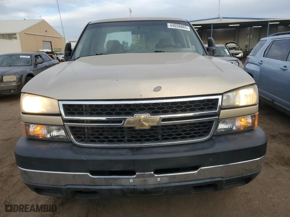 2007 Chevrolet Silverado 2500HD Classic Work Truck with VIN 1GCHK29UX7E125521, listed as a Copart auction lot 44050885 with 190,935 mi miles and Salvage Title. Bid and sale history available at carsss.com. Image 5.