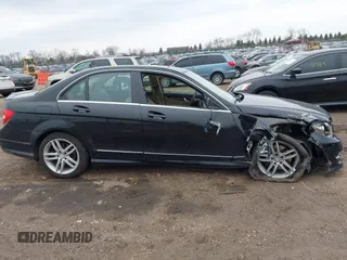 2013 Mercedes-Benz C 300 Sport с VIN WDDGF8AB9DR286014, выставлен на аукционе IAAI как лот 41878422 с пробегом 83 702 миль миль и . История ставок и продаж доступна на DreamBid. Изображение 13.