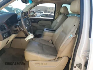 2010 Chevrolet Tahoe LTZ z VIN 1GNUCCE06AR203496, wystawiony jako Copart lot #83473464 z przebiegiem 157 480 mil mil oraz Szkoda całkowita • Salvage title. Historia ofert i sprzedaży dostępna na DreamBid. Obrazek 7.