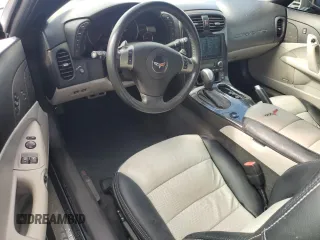 2011 Chevrolet Corvette Z16 Grand Sport 3LT z VIN 1G1YW2DW6B5103238, wystawiony jako Copart lot #73734824 z przebiegiem Nie podano mil oraz Nie do naprawy • Non repairable. Historia ofert i sprzedaży dostępna na DreamBid. Obrazek 8.