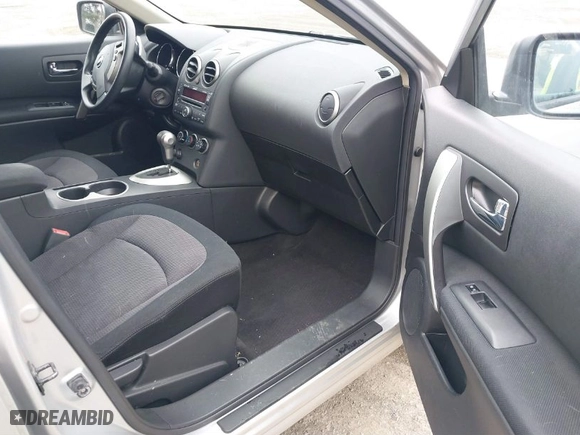 2008 Nissan Rogue S with VIN JN8AS58VX8W144695, listed as a IAAI auction lot 41911363 with 120,133 mi miles. Bid and sale history available at carsss.com. Image 5.