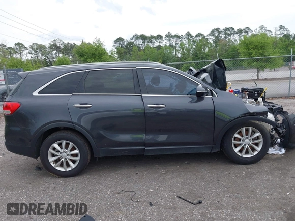 2017 Kia Sorento LX z VIN 5XYPG4A35HG204955, wystawiony jako IAAI lot #41966406 z przebiegiem Nie podano mil oraz . Historia ofert i sprzedaży dostępna na DreamBid. Obrazek 13.