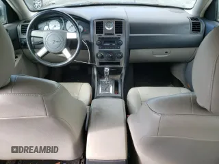 2006 Chrysler 300 Touring z VIN 2C3KA53G66H405462, wystawiony jako Copart lot #55913485 z przebiegiem 138 369 mil mil oraz Szkoda całkowita • Salvage title. Historia ofert i sprzedaży dostępna na DreamBid. Obrazek 8.