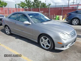 2009 Mercedes-Benz CLK 350 z VIN WDBTJ56H39F269431, wystawiony jako IAAI lot #42250728 z przebiegiem 127 914 mil mil oraz . Historia ofert i sprzedaży dostępna na DreamBid. Obrazek 1.