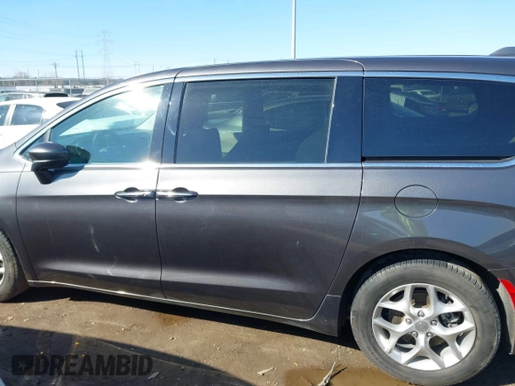 2019 Chrysler Pacifica Touring Plus z VIN 2C4RC1FG3KR708986, wystawiony jako IAAI lot #41744300 z przebiegiem 123 043 mil mil oraz . Historia ofert i sprzedaży dostępna na DreamBid. Obrazek 15.