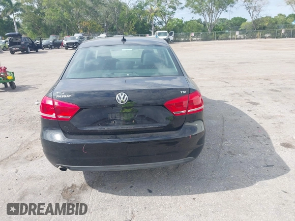 2014 Volkswagen Passat S z VIN 1VWAT7A30EC041728, wystawiony jako IAAI lot #42102295 z przebiegiem 94 768 mil mil oraz . Historia ofert i sprzedaży dostępna na DreamBid. Obrazek 17.