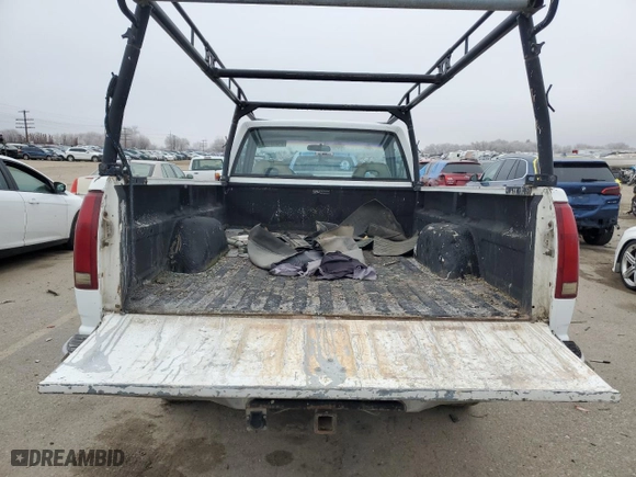 1992 Chevrolet C/K 2500 with VIN 1GCFC24KXNE132265, listed as a Copart auction lot 84318124 with NaN miles and Clean Title. Bid and sale history available at carsss.com. Image 10.