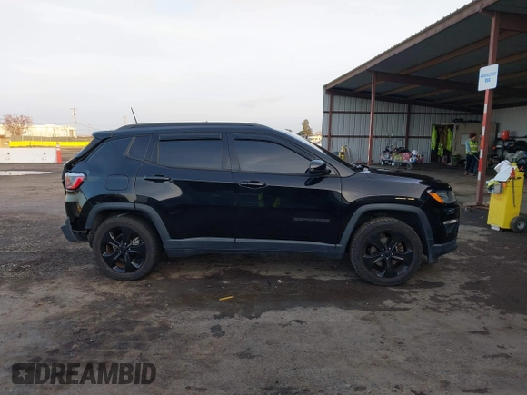 2019 Jeep Compass Latitude z VIN 3C4NJDBB7KT595637, wystawiony jako IAAI lot #41147396 z przebiegiem 107 208 mil mil oraz . Historia ofert i sprzedaży dostępna na DreamBid. Obrazek 13.