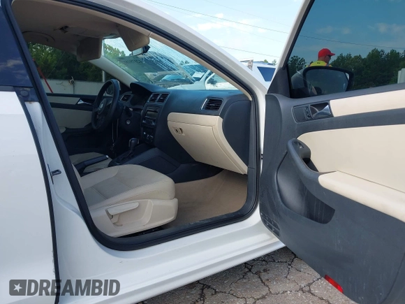 2011 Volkswagen Jetta SE with VIN 3VWDX7AJ5BM321946, listed as a IAAI auction lot 42178181 with 149,945 mi miles and . Bid and sale history available at DreamBid. Image 5.