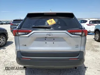 2023 Toyota RAV4 LE z VIN 2T3F1RFV6PW404831, wystawiony jako Copart lot #57941475 z przebiegiem Nie podano mil oraz Szkoda całkowita • Salvage title. Historia ofert i sprzedaży dostępna na DreamBid. Obrazek 6.