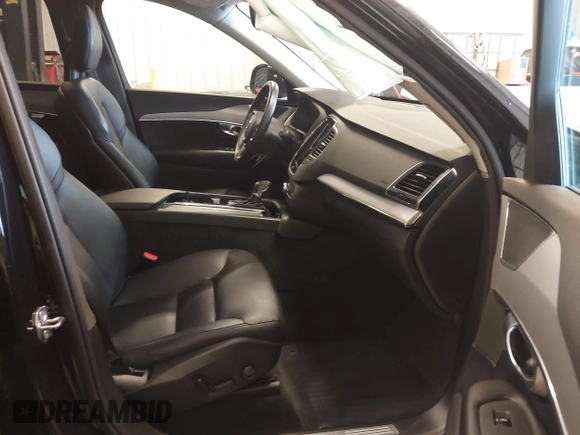 2022 Volvo XC90 Momentum with VIN YV4102PK8N1797278, listed as a IAAI auction lot 41720482 with 46,172 mi miles. Bid and sale history available at carsss.com. Image 5.